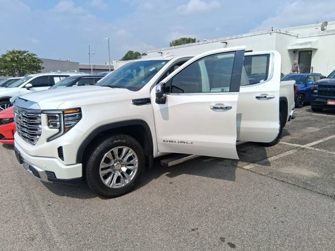Used 2024 GMC Sierra 1500 Denali w/ Technology Package RWD image 18