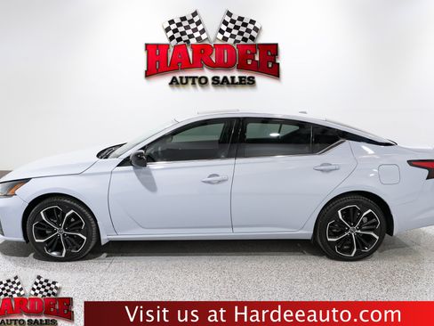 Used 2023 Nissan Altima 2.5 SR w/ SR Premium Package AWD/4WD image 1