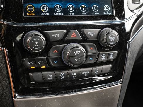 Used 2022 Jeep Grand Cherokee Limited w/ Tech Group image 35