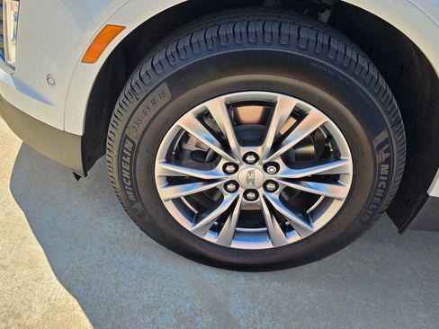 Used 2022 Cadillac XT5 Premium Luxury w/ Technology Package FWD image 9