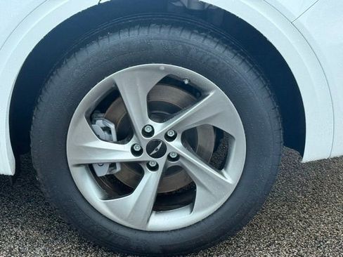 Used 2026 Genesis GV70 2.5T Select image 6