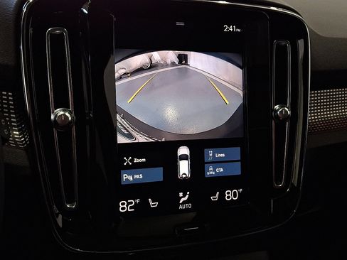 Used 2022 Volvo XC40 T5 R-Design w/ Climate Package image 19