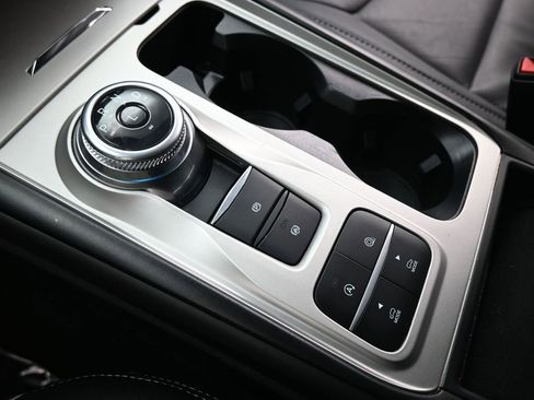 Used 2024 Ford Explorer XLT image 16