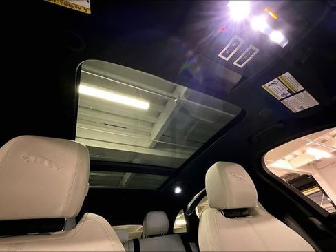 Certified 2025 Jaguar F-PACE R-Dynamic S image 30