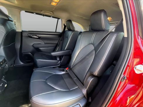 Used 2026 Toyota Highlander XLE AWD/4WD image 19