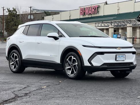 New 2026 Chevrolet Equinox EV LT image 9