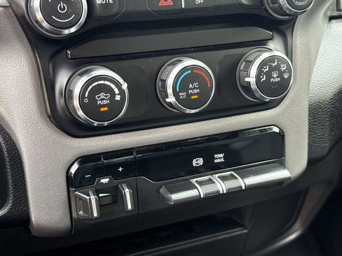 Used 2024 RAM 3500 Big Horn AWD/4WD image 33