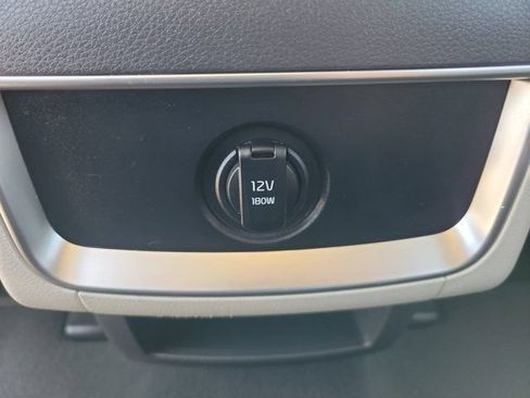 Used 2024 Kia Carnival LX FWD image 16