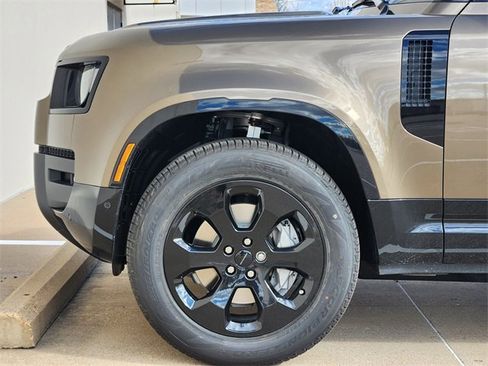 New 2026 Land Rover Defender 110 X-Dynamic SE image 6