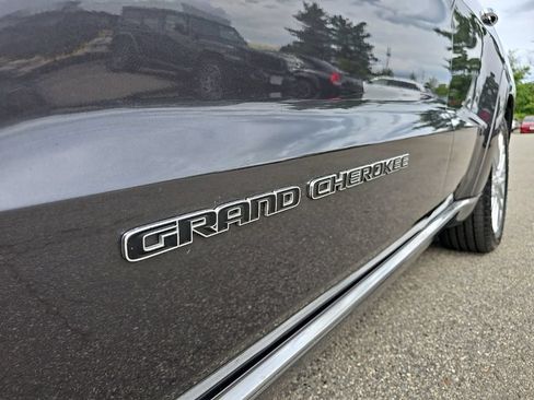 Used 2017 Jeep Grand Cherokee Summit AWD/4WD image 9