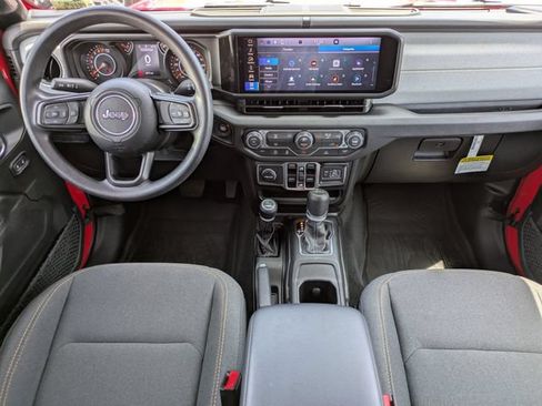 Certified 2026 Jeep Gladiator Sport AWD/4WD image 10