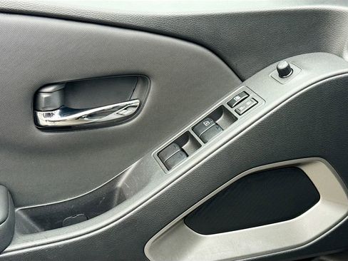 Used 2024 Nissan Frontier SV w/ SV Convenience Package image 18