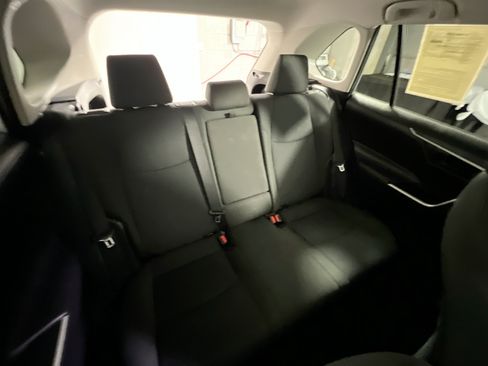 Used 2022 Toyota RAV4 LE FWD image 33
