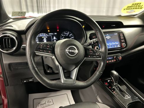 Used 2023 Nissan Kicks SR w/ SR Premium Package FWD image 13