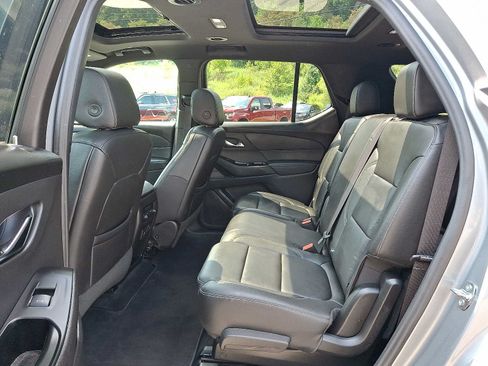 Used 2023 Chevrolet Traverse LT w/ LT Premium Package AWD/4WD image 10