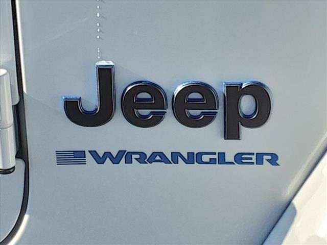 New 2023 Jeep Wrangler Unlimited Rubicon 4xe w/ Cold Weather Group AWD/4WD image 10