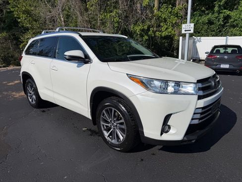Used 2018 Toyota Highlander XLE AWD/4WD image 4