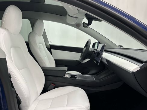 Used 2022 Tesla Model Y Long Range image 17