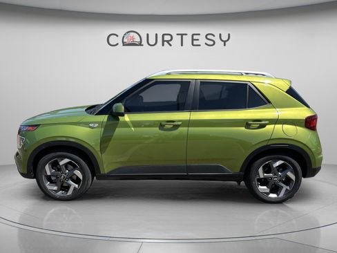 Certified 2023 Hyundai Venue SEL image 2