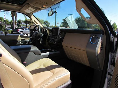 Used 2015 Ford F250 Lariat w/ Lariat Ultimate Package AWD/4WD image 29