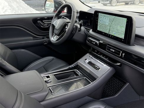 New 2026 Lincoln Aviator AWD image 8
