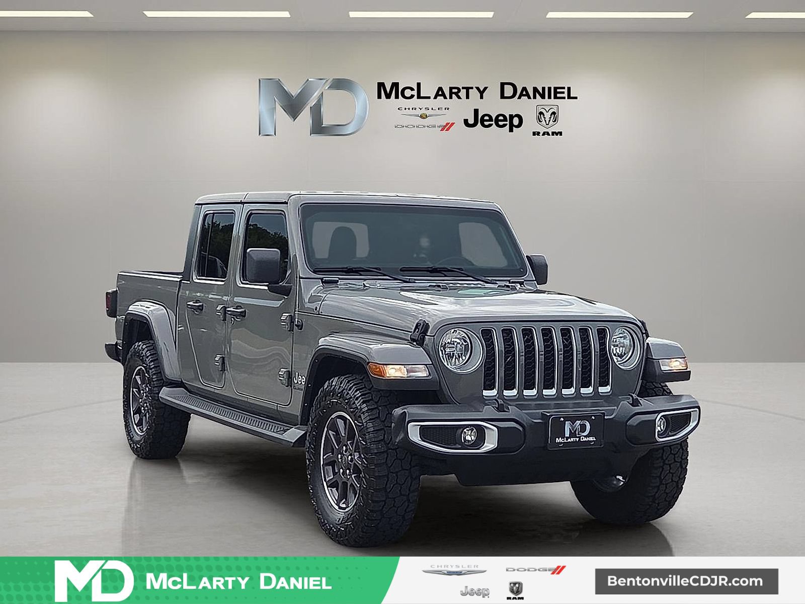 Used 2022 Jeep Gladiator Overland w/ Popular Equipment Package AWD/4WD image 1