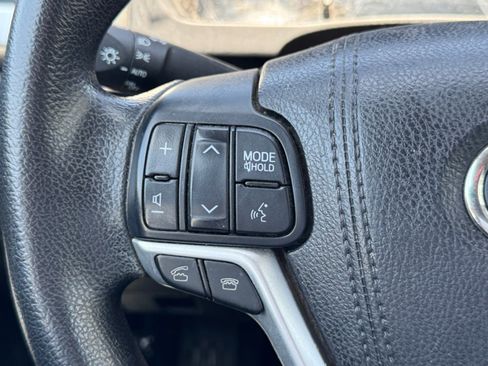 Used 2016 Toyota Highlander LE AWD/4WD image 22