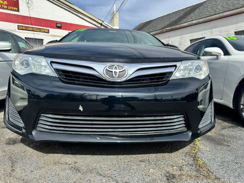 Used 2012 Toyota Camry LE image 2