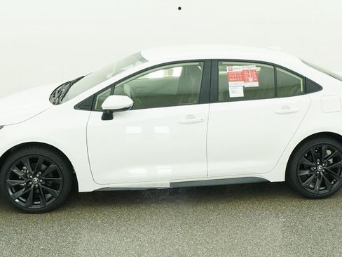 New 2026 Toyota Corolla SE FWD image 3