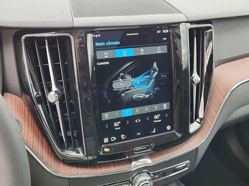 Used 2023 Volvo XC60 B5 Plus w/ Protection Package Premier image 17