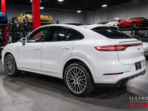 Used 2022 Porsche Cayenne Platinum Edition AWD/4WD image 3