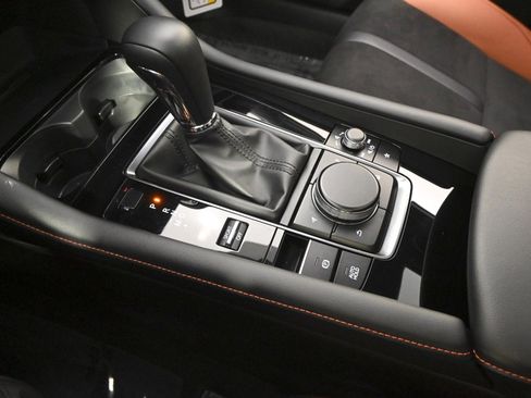 Certified 2025 MAZDA MAZDA3 Carbon image 32