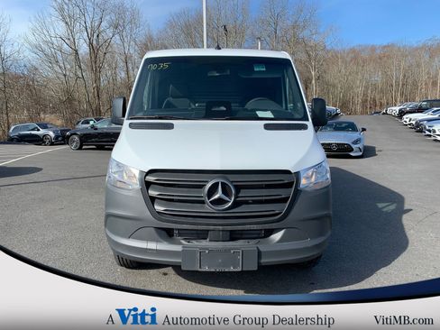 Used 2025 Mercedes-Benz Sprinter 2500 image 3