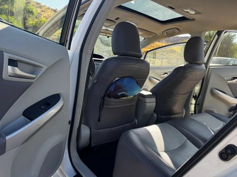 Used 2014 Toyota Prius Three FWD image 9