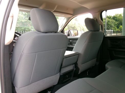 Used 2017 RAM 1500 Express RWD image 34