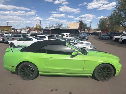 Used 2013 Ford Mustang GT Premium w/ Electronics Pkg RWD image 8