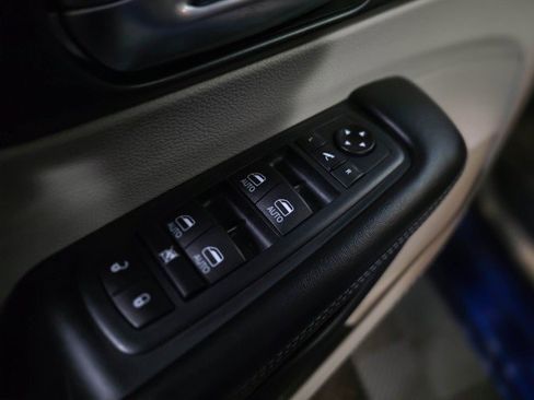 Used 2020 Chrysler Pacifica Limited image 35