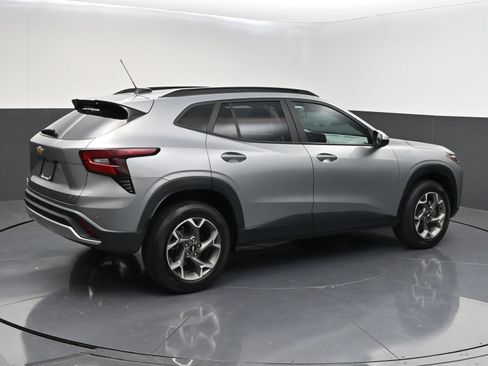 Certified 2024 Chevrolet Trax LT w/ Driver Confidence Package FWD image 7