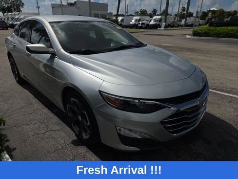 Used 2022 Chevrolet Malibu LT FWD image 2