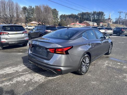 Used 2024 Nissan Altima 2.5 SV image 5