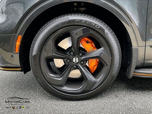 Used 2025 Bentley Bentayga image 10