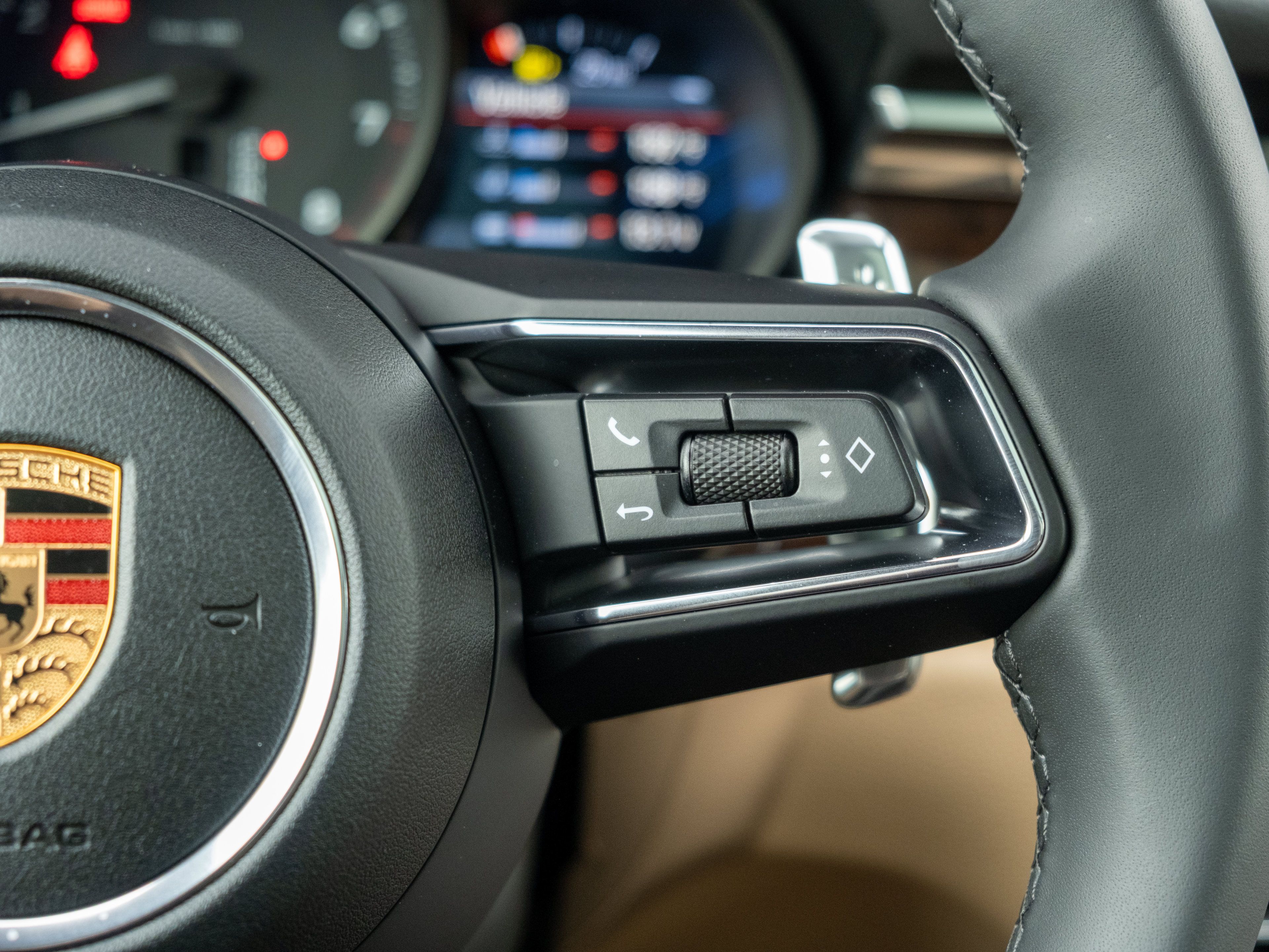 Certified 2026 Porsche Macan AWD/4WD image 26