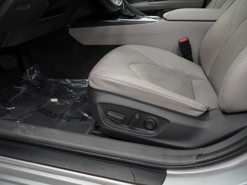 Used 2023 Toyota Camry XLE image 39