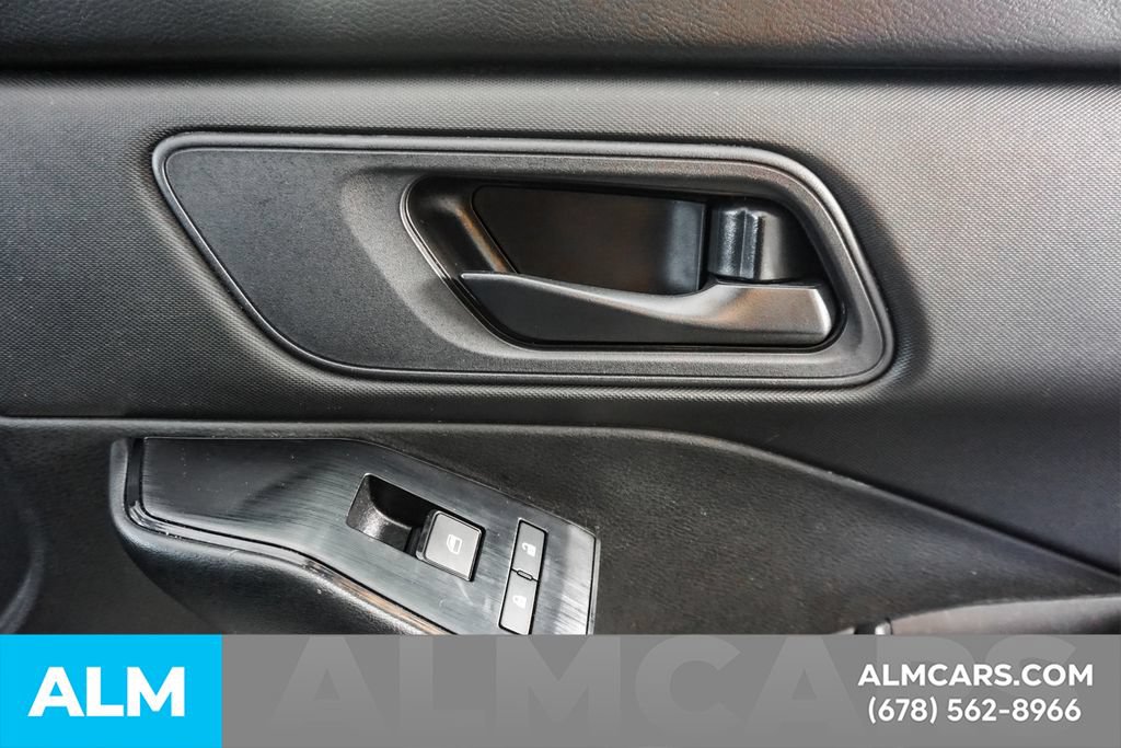 Used 2024 Nissan Rogue S FWD image 40