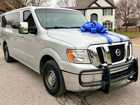 Used 2016 Nissan NV 3500 SV image 1