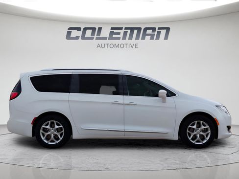 Used 2019 Chrysler Pacifica Touring-L Plus w/ Tire & Wheel Group FWD image 6