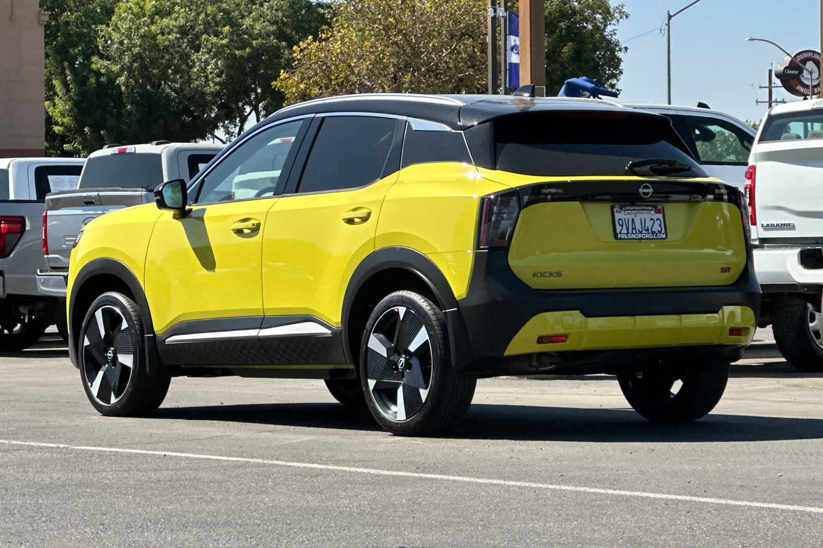 Used 2025 Nissan Kicks SR FWD image 7