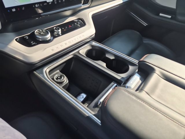 Certified 2025 Ford Expedition Active AWD/4WD image 18