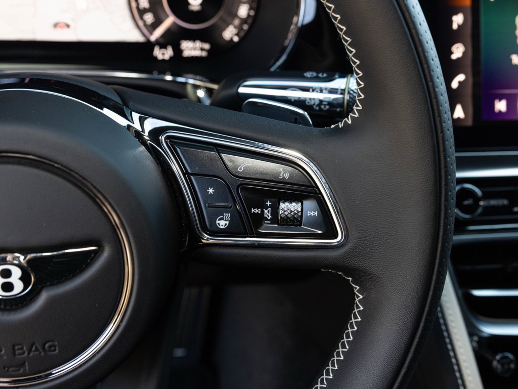 Used 2025 Bentley Flying Spur Plug-In Hybrid AWD/4WD image 36