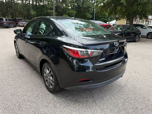 Used 2019 Toyota Yaris LE FWD image 8